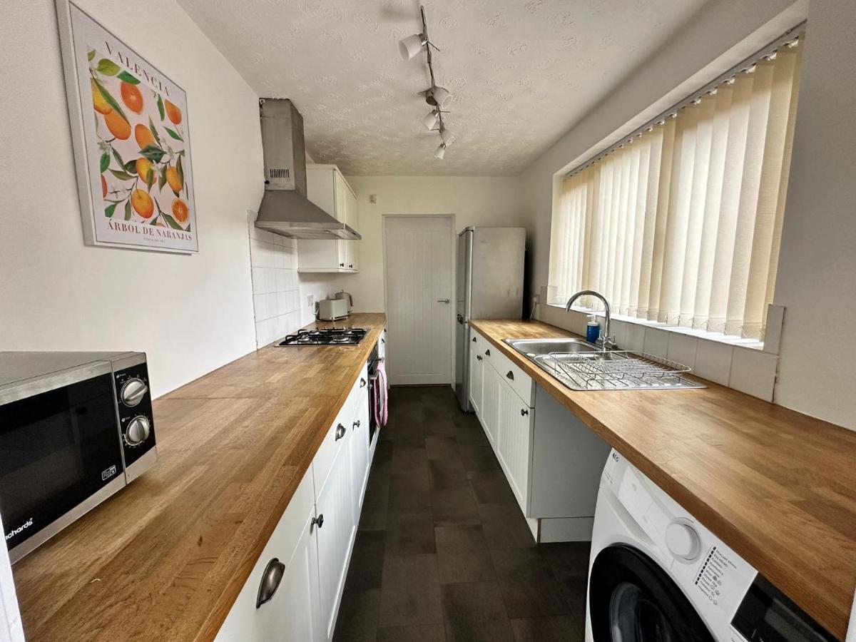 4 Bed 3 Bedroom Near Centre *