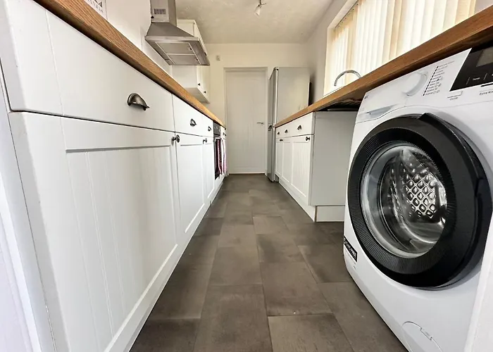 4 Bed 3 Bedroom Home Near Middlesbrough Centre