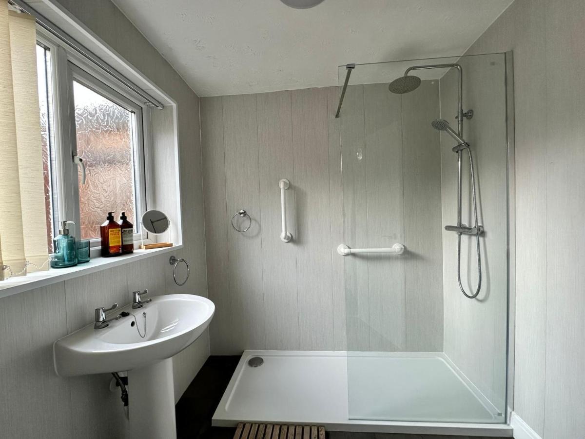 4 Bed 3 Bedroom Near Centre Holiday home Middlesbrough