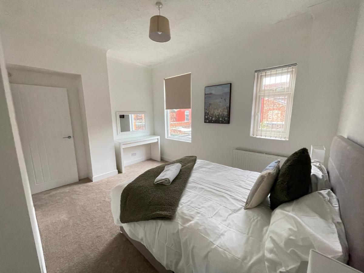 Holiday home 4 Bed 3 Bedroom Near Centre *