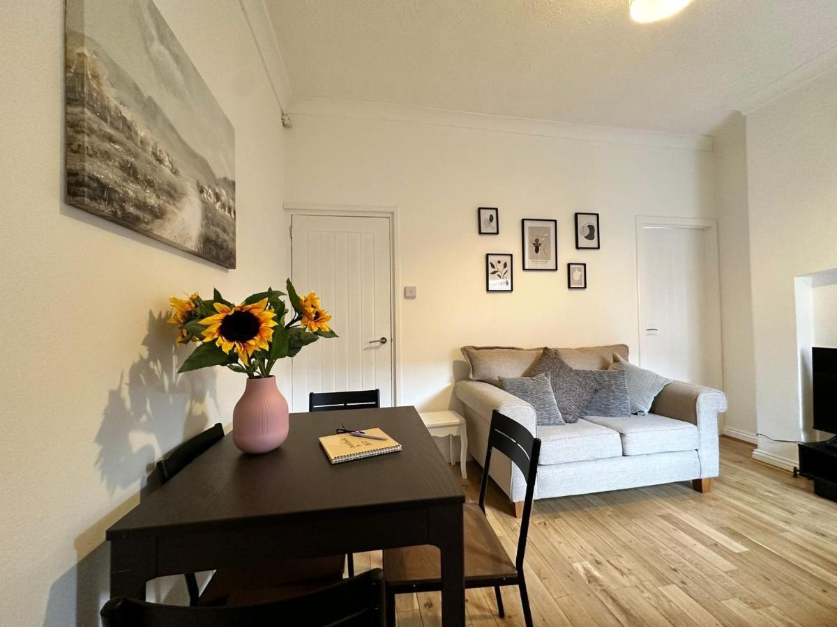 4 Bed 3 Bedroom Near Centre Casa vacanze