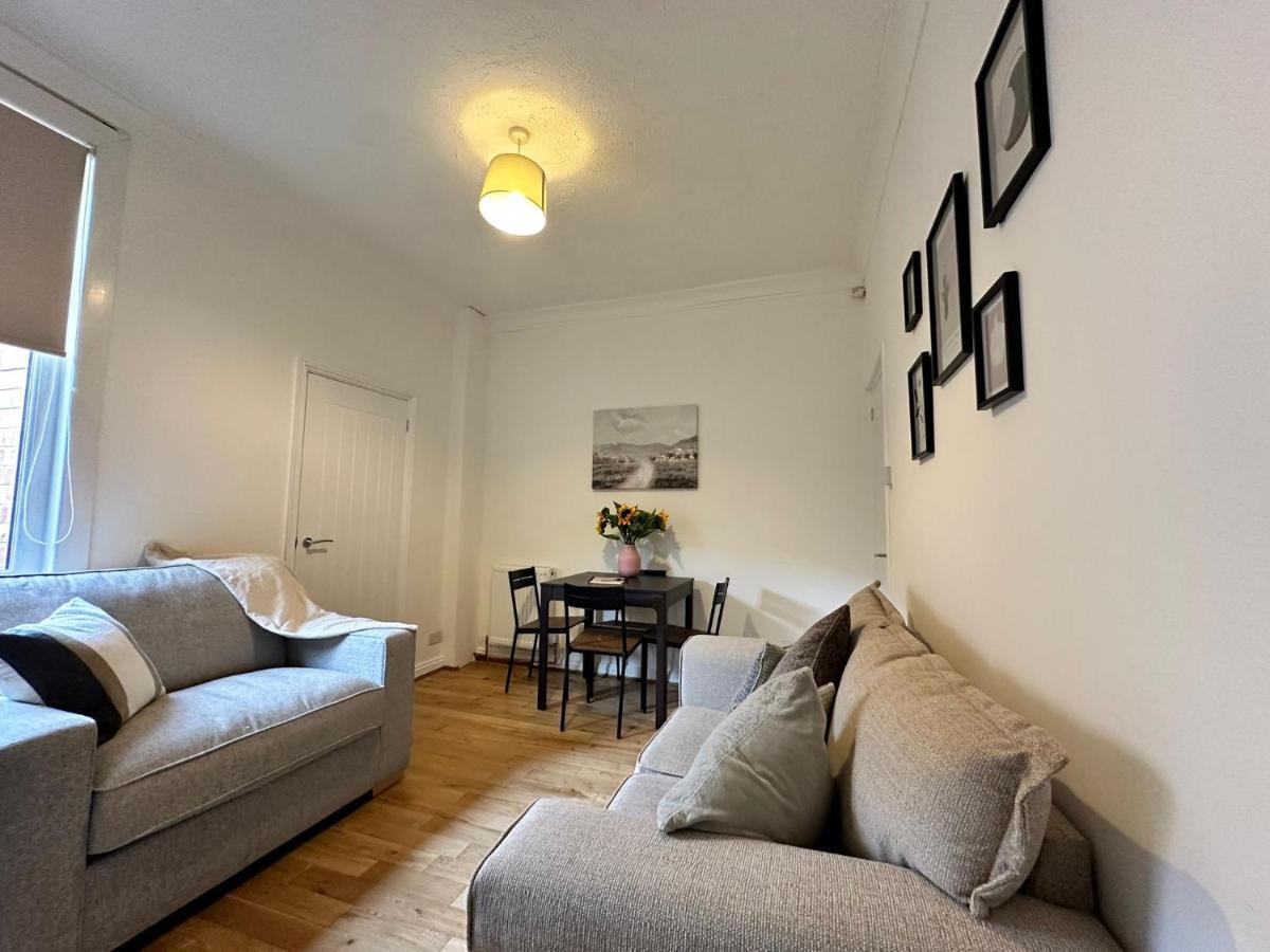 4 Bed 3 Bedroom Near Centre *