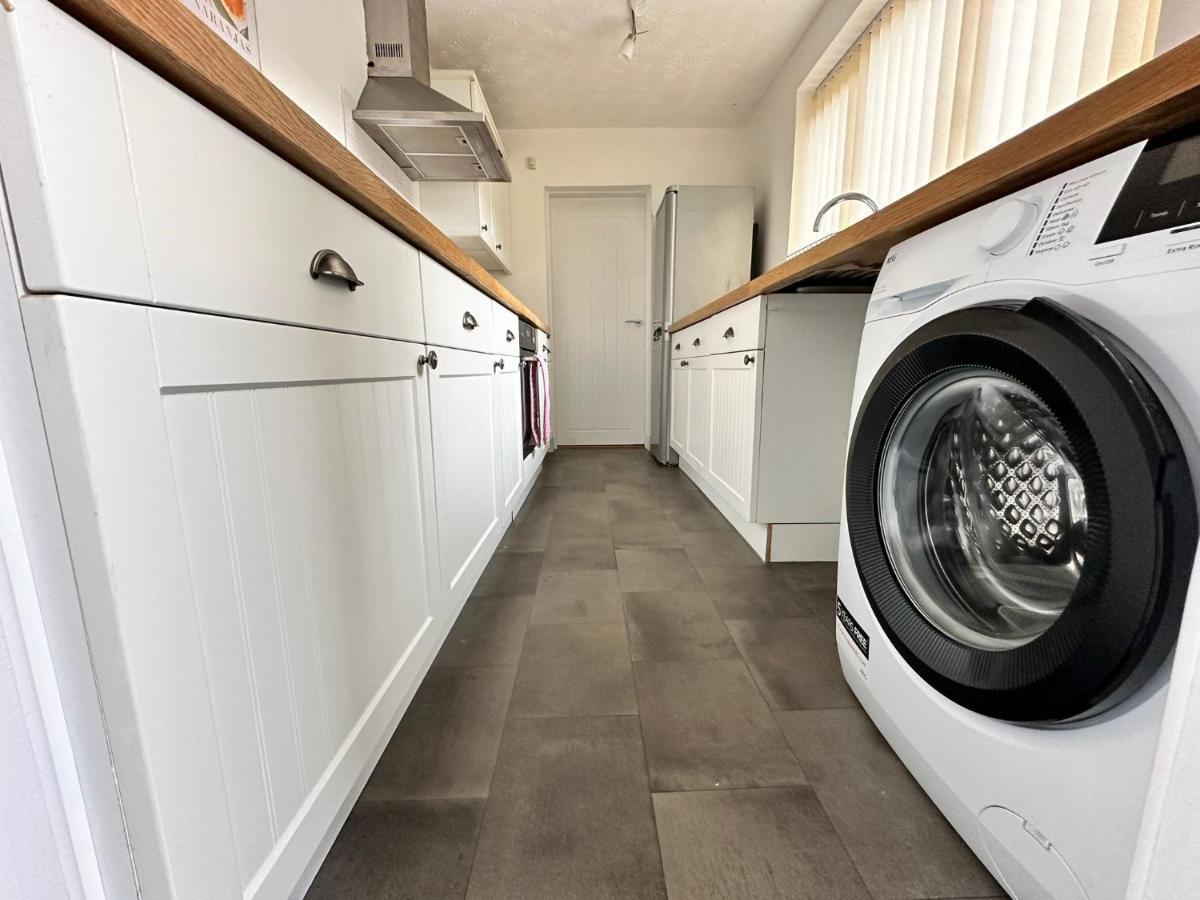 Holiday home 4 Bed 3 Bedroom Near Centre Middlesbrough
