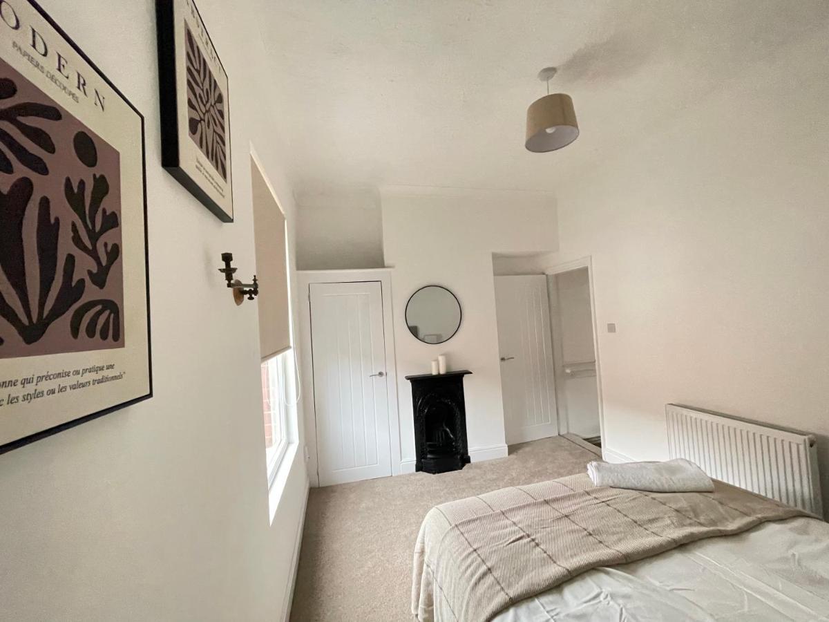 4 Bed 3 Bedroom Near Centre Casa vacanze