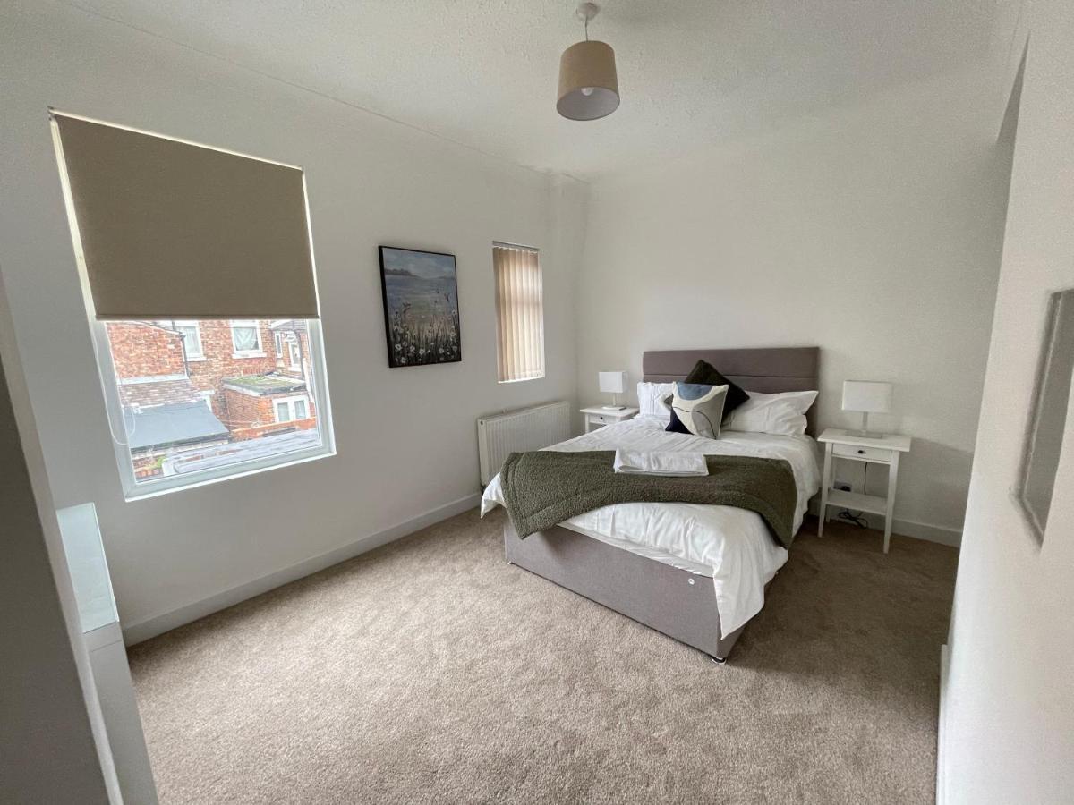 Holiday home 4 Bed 3 Bedroom Near Centre Middlesbrough
