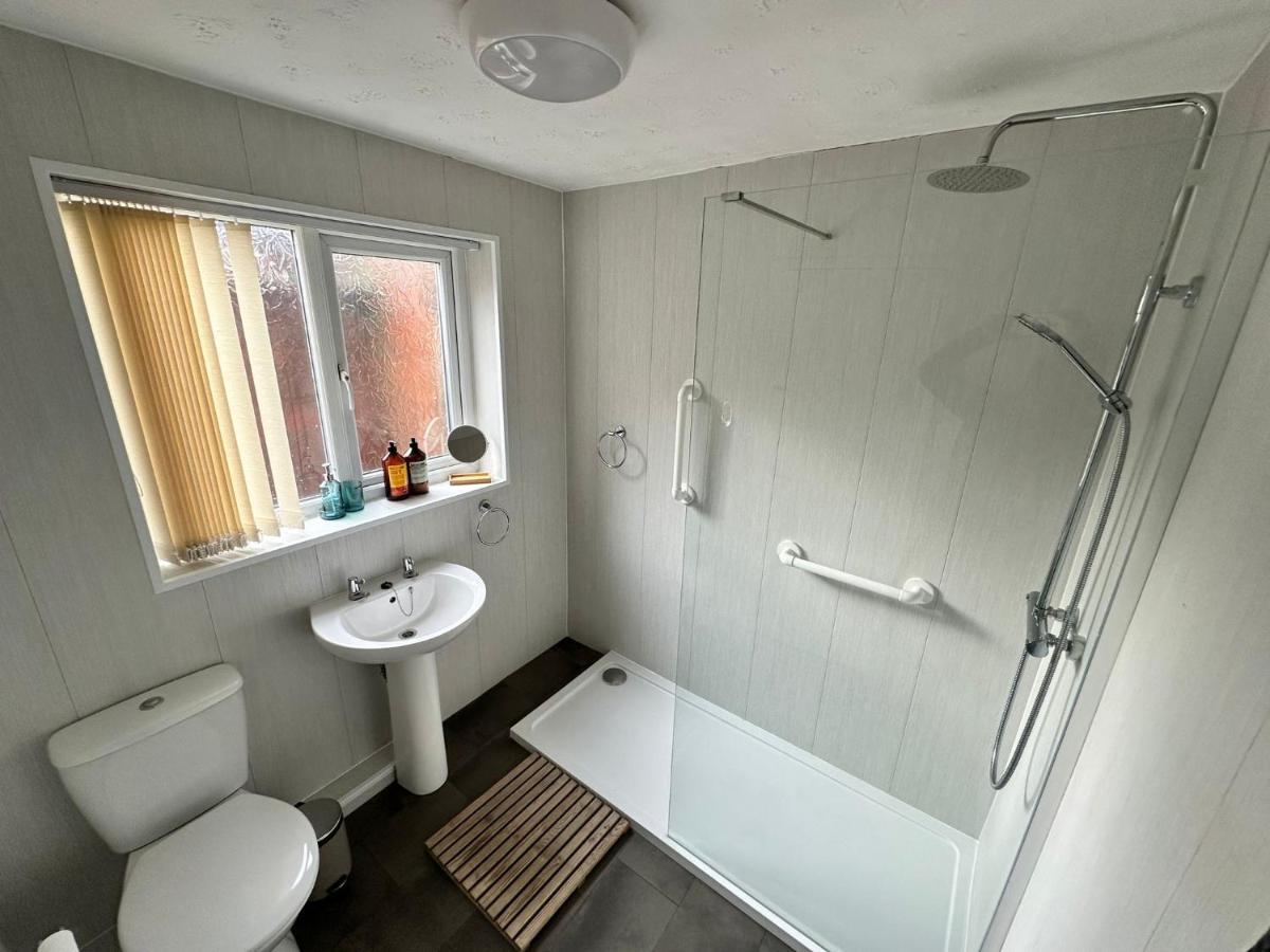 4 Bed 3 Bedroom Near Centre *