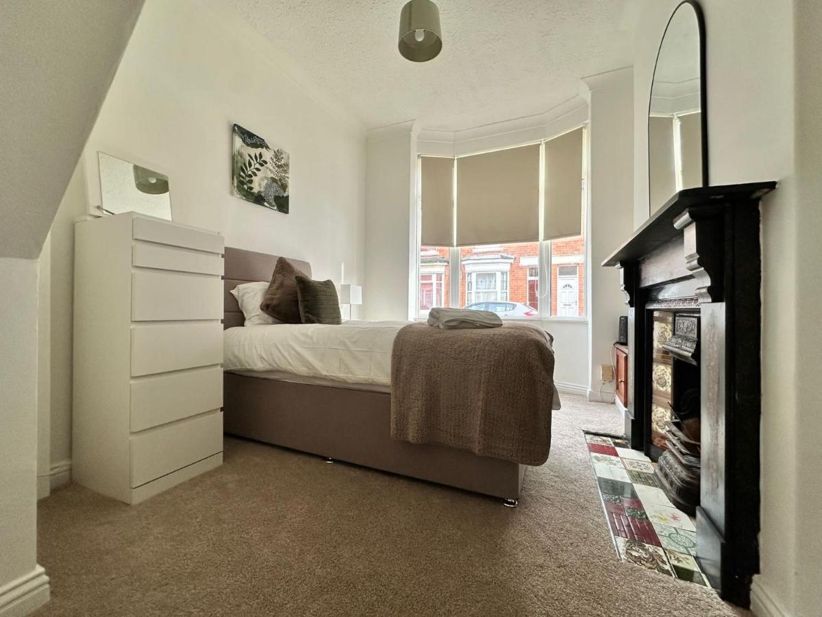 4 Bed 3 Bedroom Near Centre Holiday home Middlesbrough